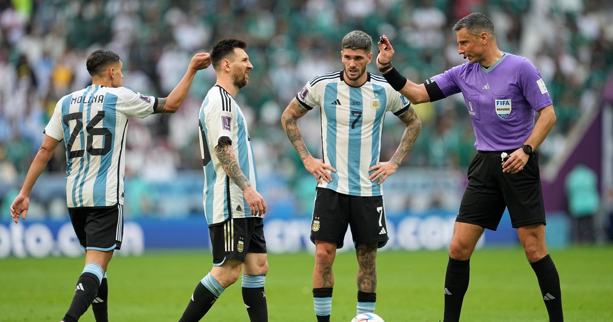 La FIFA eligió para la final al referí de la última derrota de Argentina en un Mundial - Radio Vida Maciá