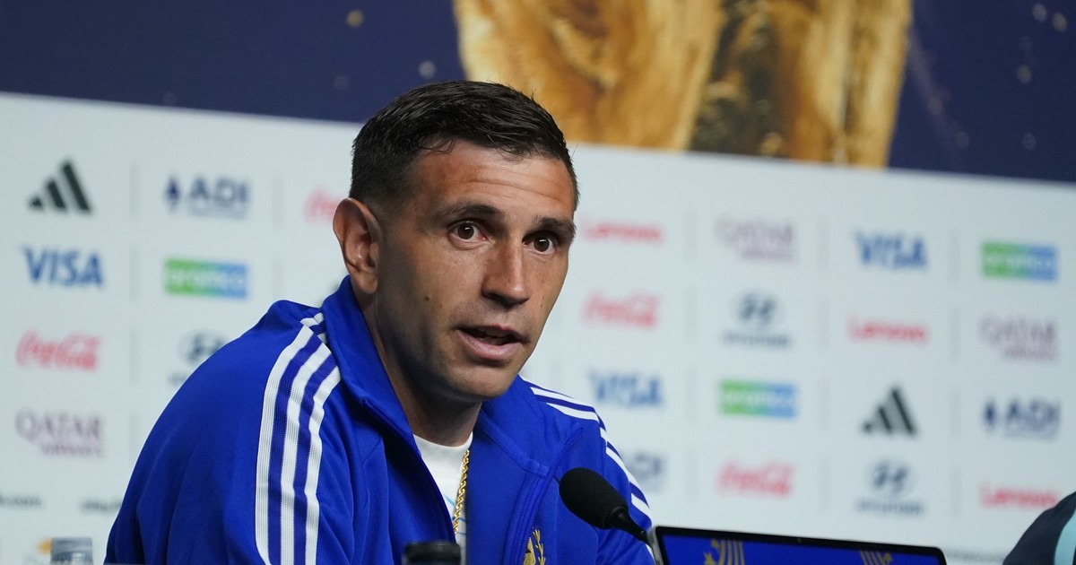 Dibu Martínez, antes de la final: "Me duele la mano todos los días" y qué dijo sobre retirarse en caso de ser campeón - Radio Vida Maciá