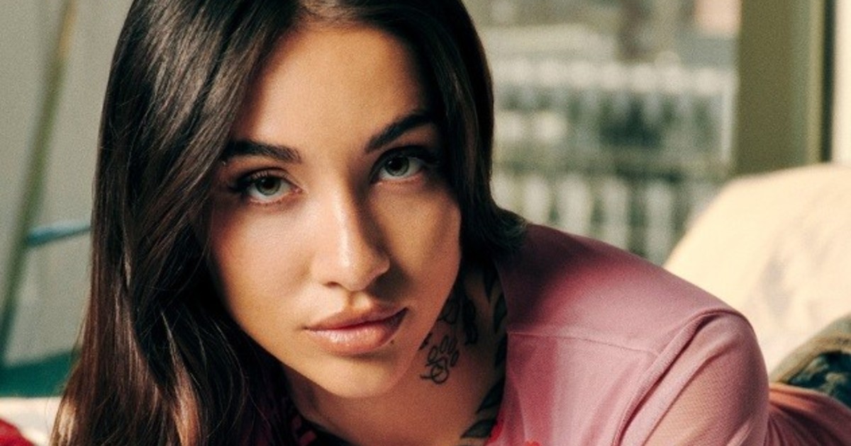 María Becerra tomó un avión privado hacia Nueva York y se encamina para ser la artista que entonará el himno argentino en la final - Radio Vida Maciá