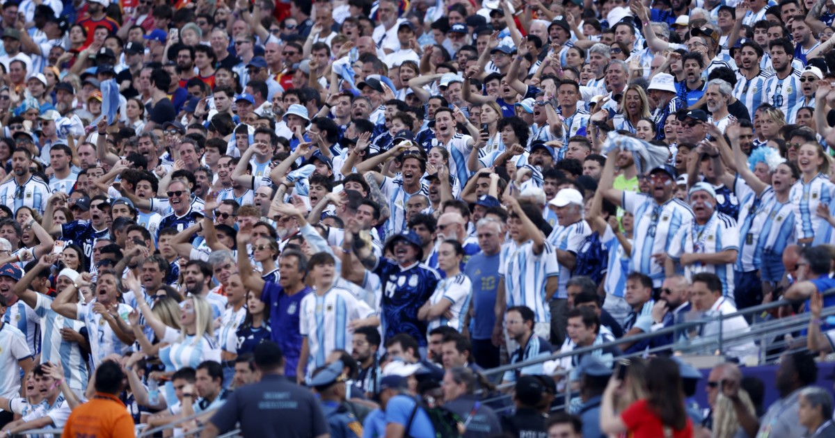 La hinchada argentina dejó el corazón hasta el último segundo - Radio Vida Maciá