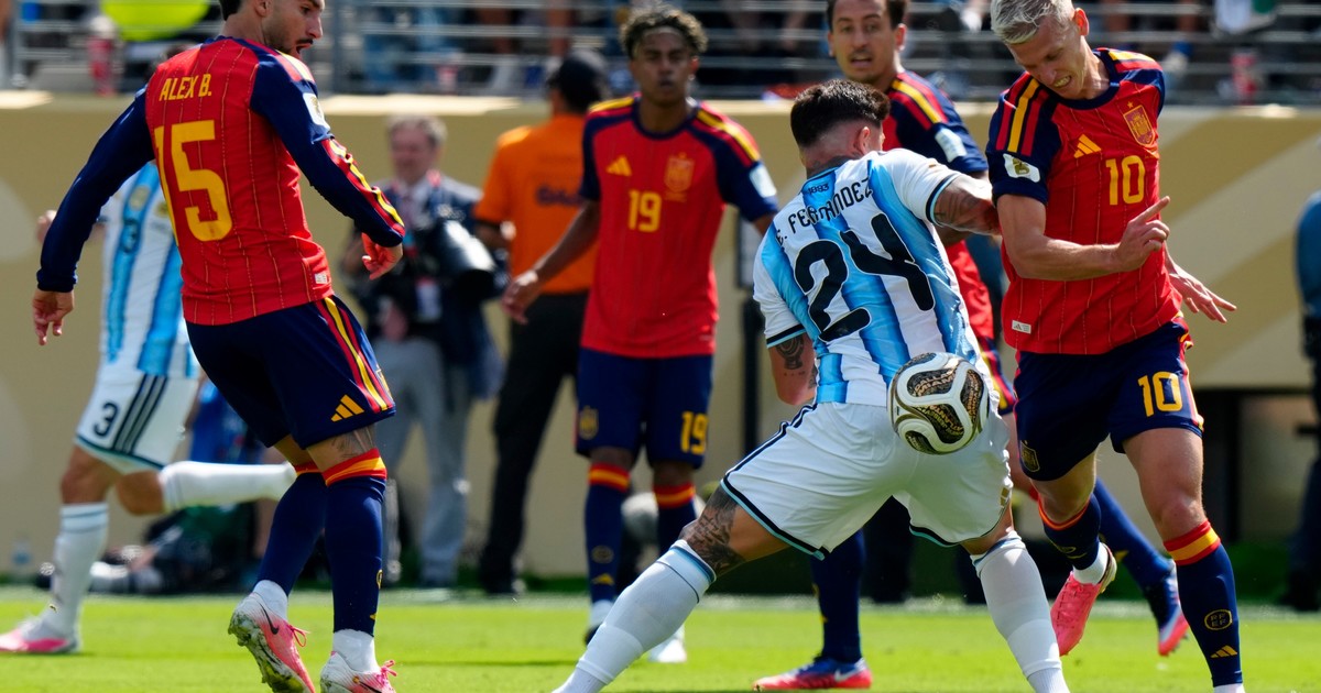 España sometió con fútbol a una Argentina sin respuestas - Radio Vida Maciá