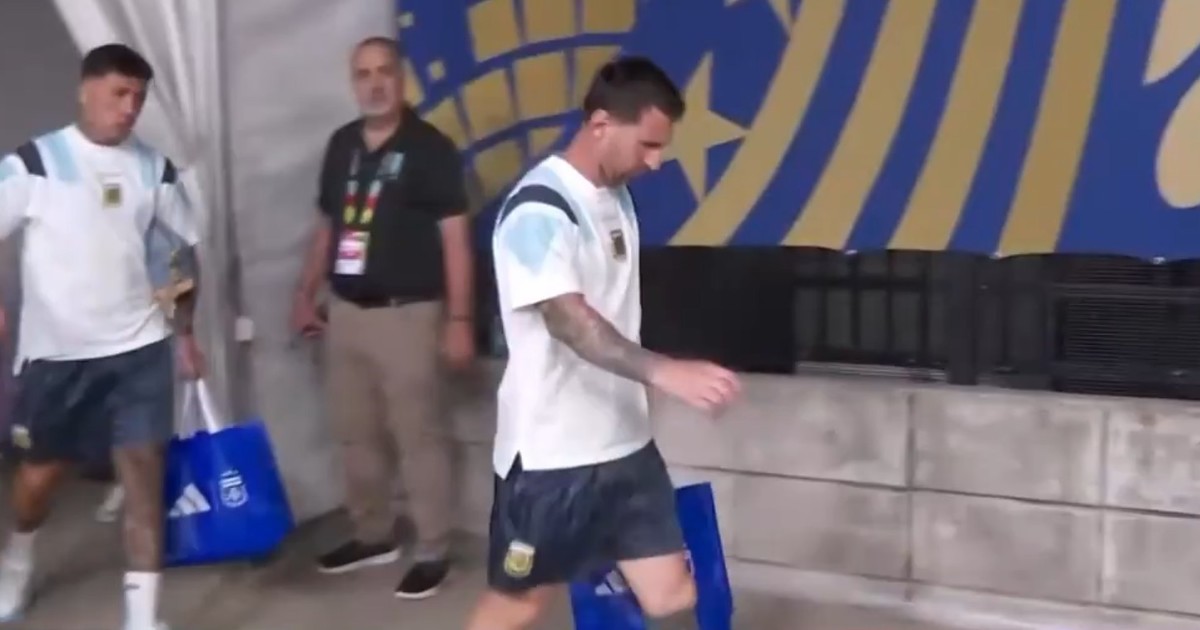 En silencio: así se retiraron del estadio los jugadores de la Selección después de la final perdida - Radio Vida Maciá