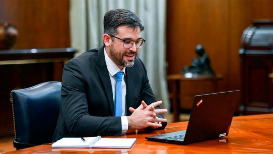 Viceministro de economía de Alberto Fernández cree que Caputo no tiene asegurada la paz cambiaría de 2027 - Radio Vida Maciá