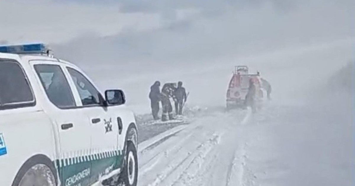 Histórica tormenta de nieve en Catamarca deja varados a cuatro trabajadores en la puna: desesperado operativo de emerge